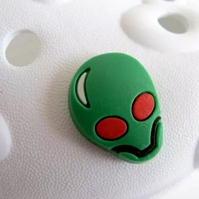 Ozdoba na obuv Pin'zz zelený mimozemšťan