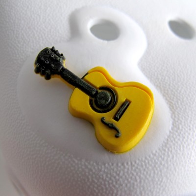 Ozdoba na obuv Pin'zz žlutá kytara