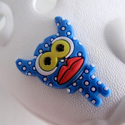 Ozdoba na obuv Pin'zz modrá příšerka s puntíky
