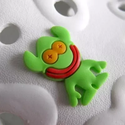 Ozdoba na obuv Pin'zz zelená příšerka s úsměvem