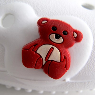 Ozdoba na obuv Pin'zz červený medvěd