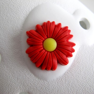 Ozdoba na obuv Pin'zz červená sedmokráska